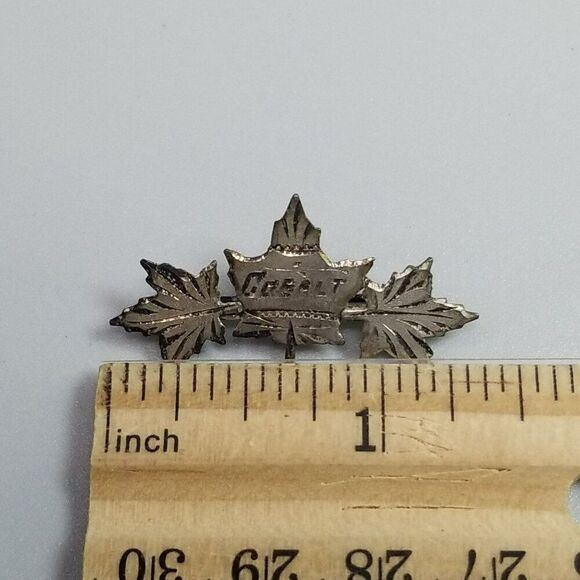 Vintage Cobalt Canada Maple Leaf Brooch, Engraved Etched Silver Tone, Estate - Picture 7 of 8
